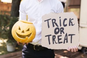 Read more about the article How to Trick or Treat Safely
